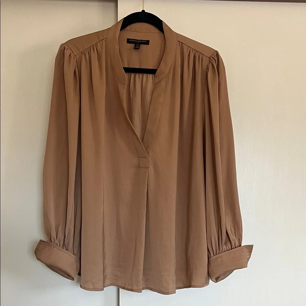 Banana Republic | Elegant Tan Women's Blouse - Picture 1 of 7